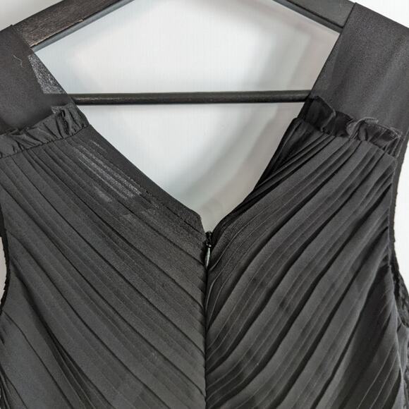 BCBG MaxAzria Pleated V Neck Flowy Asymmetrical Black Boho Blouse XXS - Picture 3 of 5